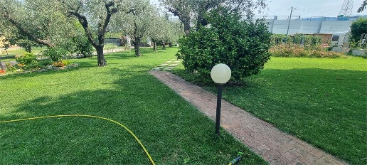 Foto Appartamento a Sarzana di 100 m² con 5 locali in affitto