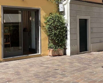Foto Negozio in via Pietro Boldoni, Como Centro Storico di 50 m² in vendita