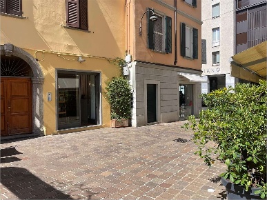 Foto Negozio in via Pietro Boldoni, Como Centro Storico di 50 m² in vendita