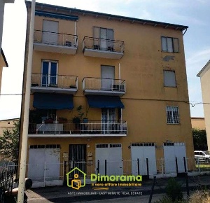 Foto Appartamento in Via Zara 16, Faenza di 96 m² con 5 locali in vendita