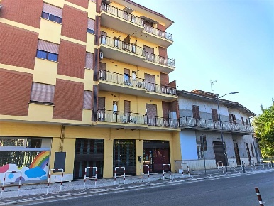 Foto Negozio in VIA MARIA 203, Frosinone Madonna Della Neve di 150 m²