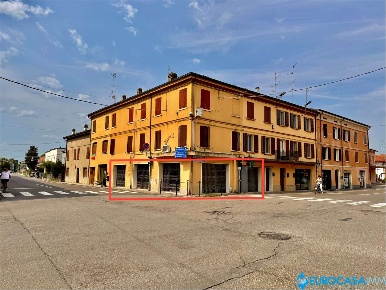 Foto Negozio in via Giuseppe Garibaldi angolo Corso Repubblica, Rolo Centro