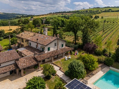 Foto Villa bifamiliare in CA SIGNORI 22, Scandiano di 350 m² con 12 locali