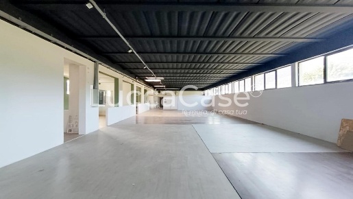 Foto Capannone industriale a Lucca Sant'Angelo di 500 m² con 1 locali
