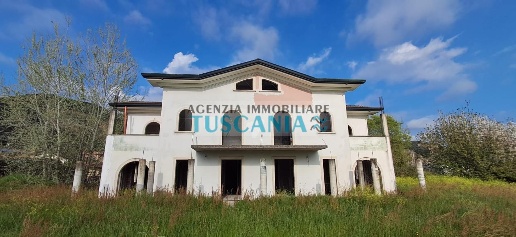 Foto Villa unifamiliare a Montignoso Marina Verde, Renella di 360 m²