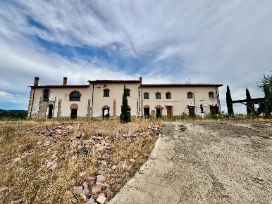 Foto Casale a Chianni Centro di 1200 m² con 10 locali in vendita