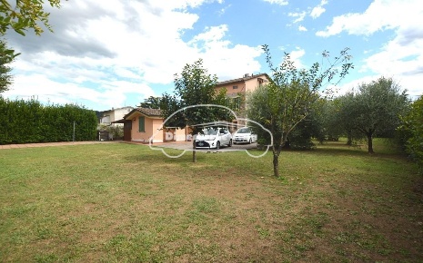 Foto Villa unifamiliare a Porcari di 280 m² con 8 locali in vendita