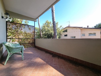 Foto Appartamento a Massa Marina di Massa Centro di 90 m² con 5 locali