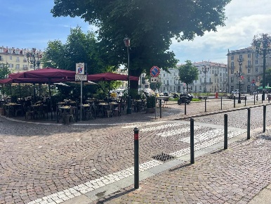 Foto Ristorante a Torino Via della Rocca di 200 m² con 8 locali in vendita