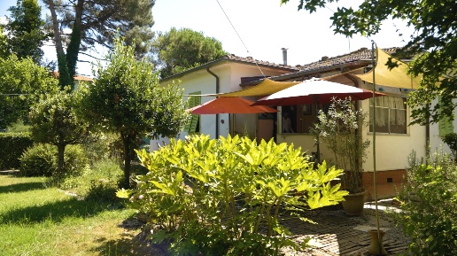 casa indipendente in vendita a Massa in zona Poveromo