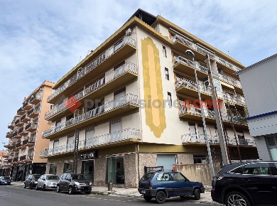 Foto Magazzino in Via Alcide de Gasperi 63, Milazzo Centro di 332 m²