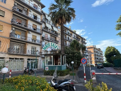 Foto Appartamento in Viale Colli Aminei 36, Napoli di 105 m² con 4 locali