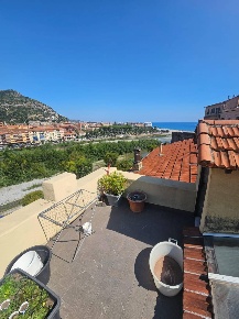 Foto Appartamento a Ventimiglia Centro Storico di 137 m² con 7 locali