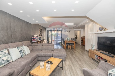 Foto Villa a schiera in Via Giacomo Vaccaro, Caltagirone di 200 m²