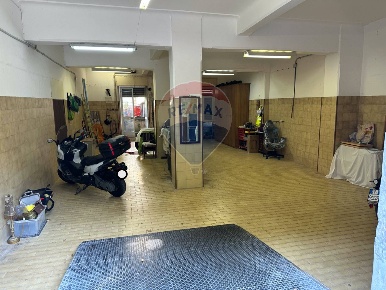 Foto Box in Via Cosseria, Savona Villapiana, La Rusca, Via Mignone di 95 m²