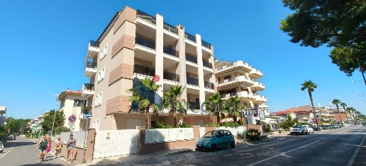 Foto Appartamento in Via Emilia, Alba Adriatica Lungomare Marconi di 76 m²
