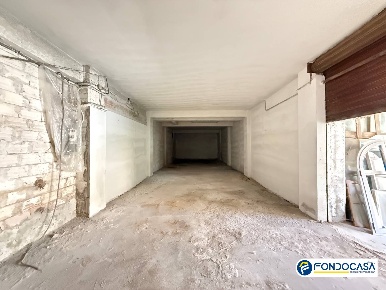 Foto Magazzino in Via Aurelia, Loano Centro di 85 m² con 1 locali
