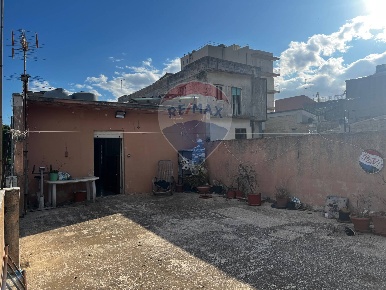 Foto Attico in Via Carrubbelle, Ragusa Centro di 51 m² con 3 locali