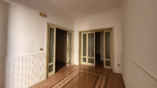 Foto Ufficio in Via Principe di Piemonte, Casarano di 104 m² con 4 locali