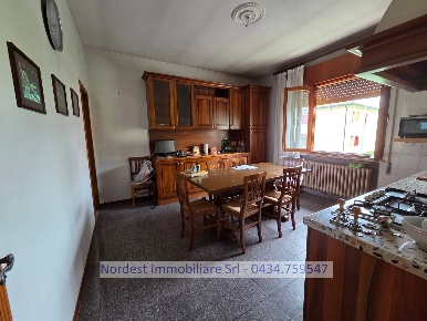 Foto Villa bifamiliare a Gaiarine Centro di 240 m² con 8 locali in vendita