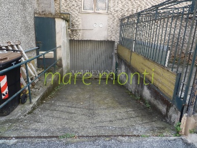 Foto Box in VIA ROSSINI, Albissola Marina di 31 m² con 1 locali in vendita
