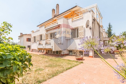 Foto Appartamento in Vasco De Gama, Canino Centro di 127 m² con 6 locali