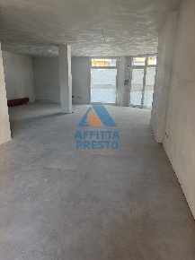 Foto Attività commerciale a Capraia e Limite di 40 m² con 1 locali
