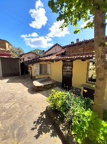 Foto Rustico in Via Provinciale Trovasta, Pieve di Teco Centro di 75 m²