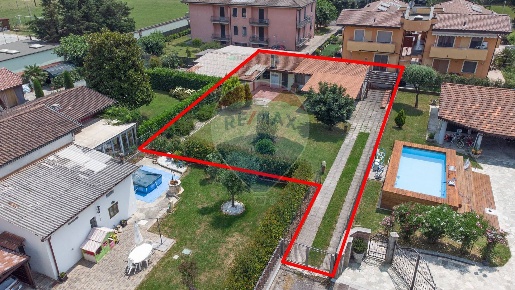 Foto Terreno residenziale a Castel Rozzone di 512 m² in vendita