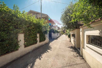 Foto Casa indipendente in via amstrong, Montesilvano Centro di 210 m²