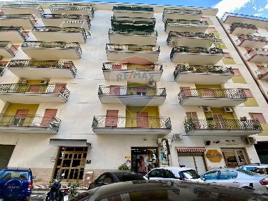 Foto Negozio in Via Generale Bergonzoli, Palermo di 47 m² con 1 locali