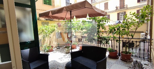 Foto Attività commerciale in Piazza Principe Umberto  4, Napoli Tribunali