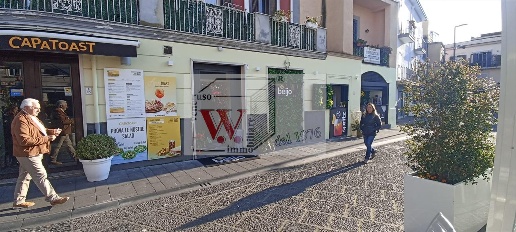 Foto Bar in piazza della repubblica 91, Pozzuoli Porto di 112 m² in vendita