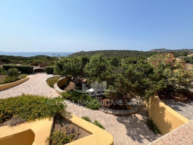 Foto Villa unifamiliare a Santa Teresa Gallura di 400 m² con 10 locali