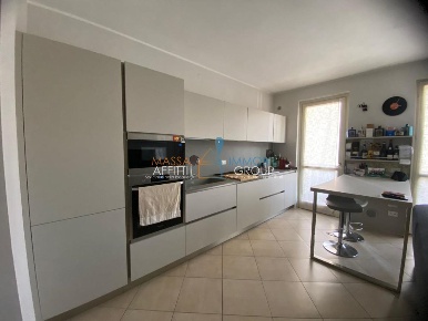 Foto Appartamento in Via G. Carducci 76, Massa Centro di 85 m² con 5 locali