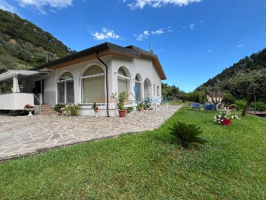Foto Villa unifamiliare in Via Vitali 25, Massa Centro di 140 m² in vendita