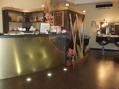 Foto Attività commerciale in Piazza Lodi, Roma Villa Fiorelli di 112 m²