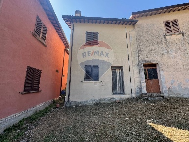 Foto Case semi ndipendenti in Localita' Mascionchie, Nocera Umbra di 100 m²