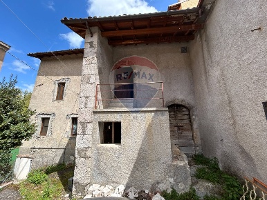 Foto Appartamento a Lucoli Collimento di 110 m² con 3 locali in vendita