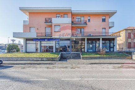 Foto Appartamento a Sissa Trecasali Sissa di 122 m² con 4 locali in vendita