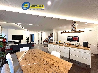 Foto Appartamento in via berardo mezzucelli, Teramo Centro di 175 m²