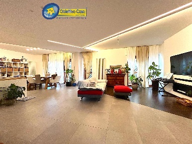 Foto Appartamento in via berardo mezzucelli, Teramo Centro di 170 m²