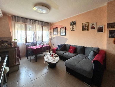 Foto Appartamento in Via Lione, Aprilia Inghilterra - Zona 167 di 90 m²