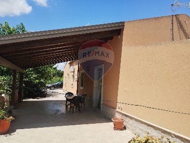Foto Cessione attività in Contrada Busulmone, Noto di 133 m² con 6 locali