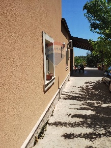 Foto Cessione attività in Contrada Busulmone, Noto di 133 m² con 6 locali