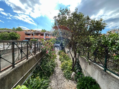 Foto Villa a schiera in via amsterdam, Aprilia Inghilterra - Zona 167