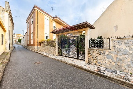 Foto Casa indipendente a Serrenti di 491 m² con 10 locali in vendita