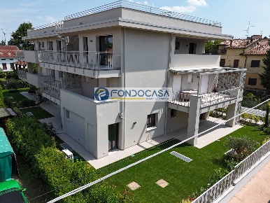Foto Appartamento in via Rambotti, Desenzano del Garda Desenzano Centro