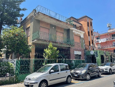 Foto Villa unifamiliare a Pomigliano d'Arco Centro di 315 m² con 8 locali