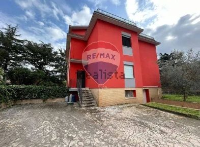 Foto Appartamento in via nettunense, Aprilia Centro di 136 m² con 4 locali